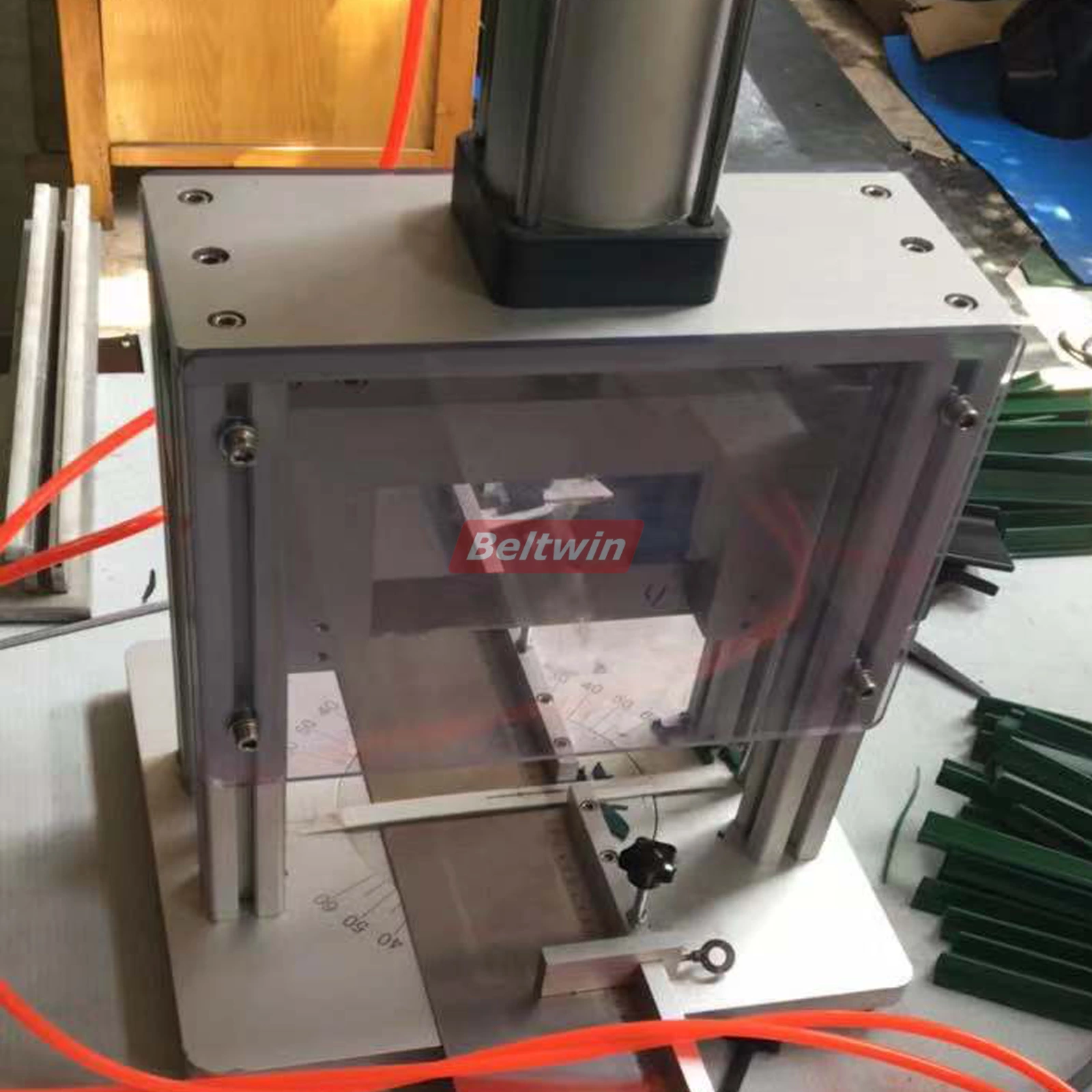 PVC/PU Stollenschneidemaschine