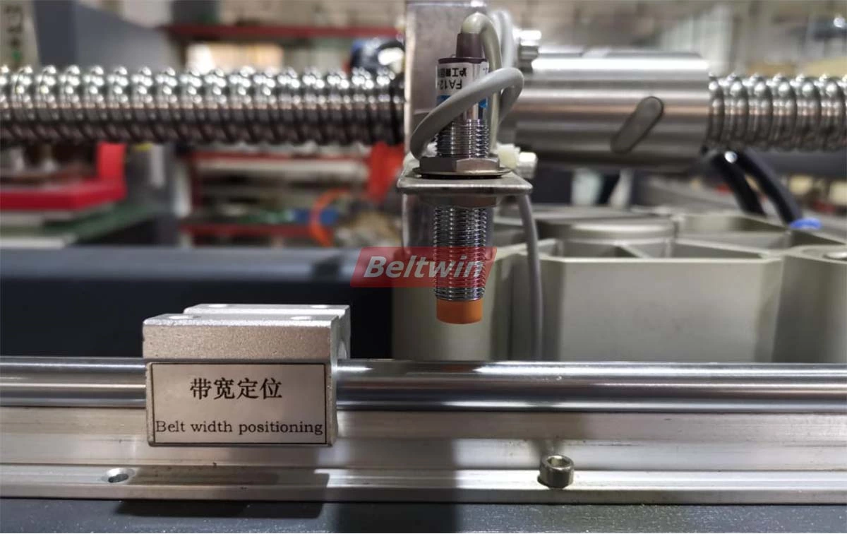 Warum sollten Sie sich für einen automatischen Fingerstanzer zum Stanzen von Fingern auf PVC / PU-Bändern entscheiden?