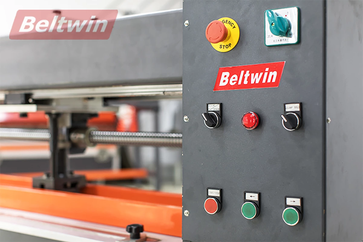 Warum sollten Sie sich für einen automatischen Fingerstanzer zum Stanzen von Fingern auf PVC / PU-Bändern entscheiden?