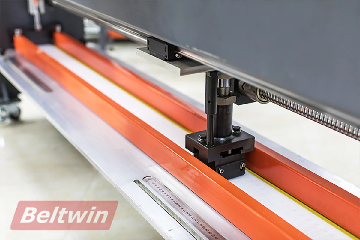 Warum sollten Sie sich für einen automatischen Fingerstanzer zum Stanzen von Fingern auf PVC / PU-Bändern entscheiden?