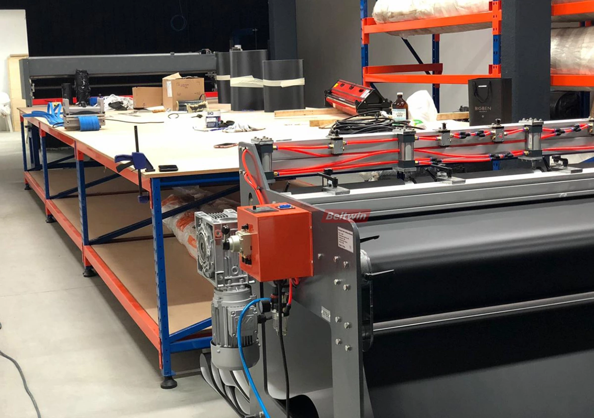 Warum sollten Sie sich für einen automatischen Fingerstanzer zum Stanzen von Fingern auf PVC / PU-Bändern entscheiden?