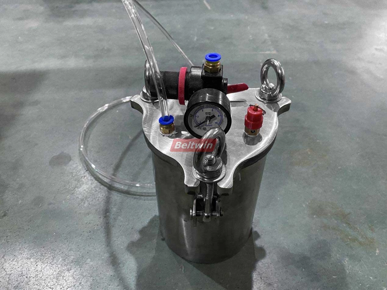 Führungsschweißmaschine für Längsprofile QB1300H-2000H (europäische Version)