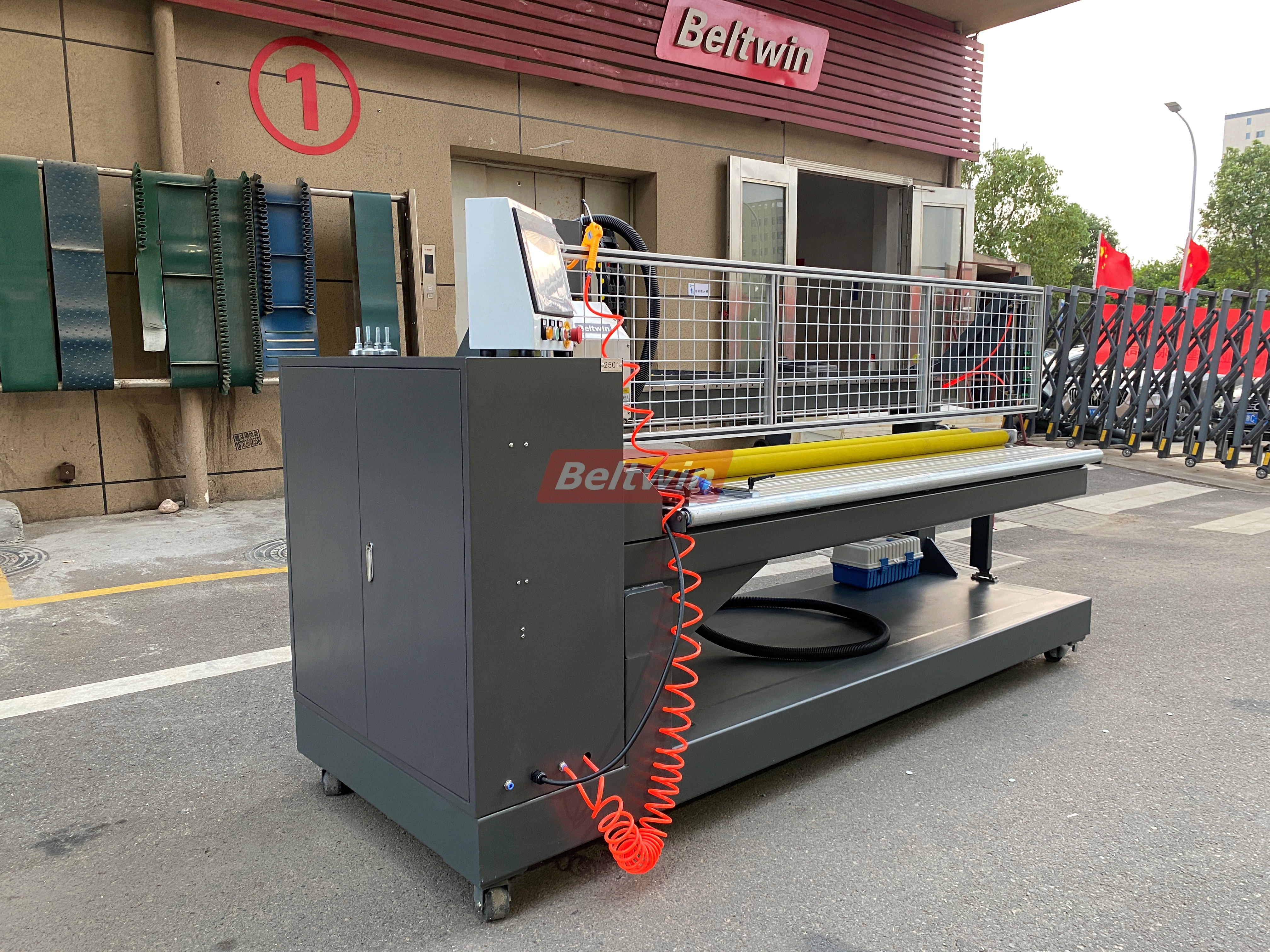 PVC/PU-Bandperforiermaschine TD1100-3200