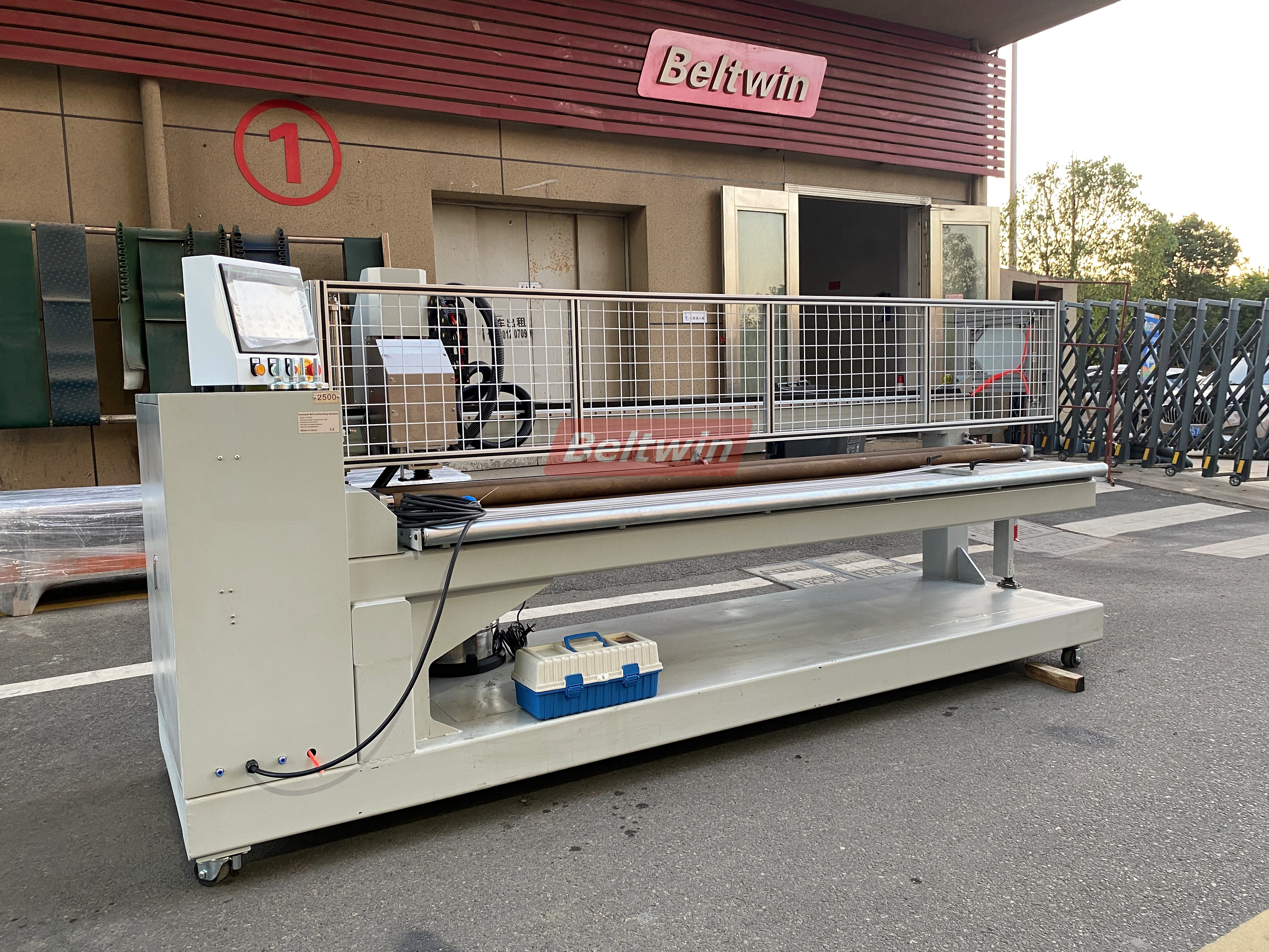 PVC/PU-Bandperforiermaschine TD1100-3200