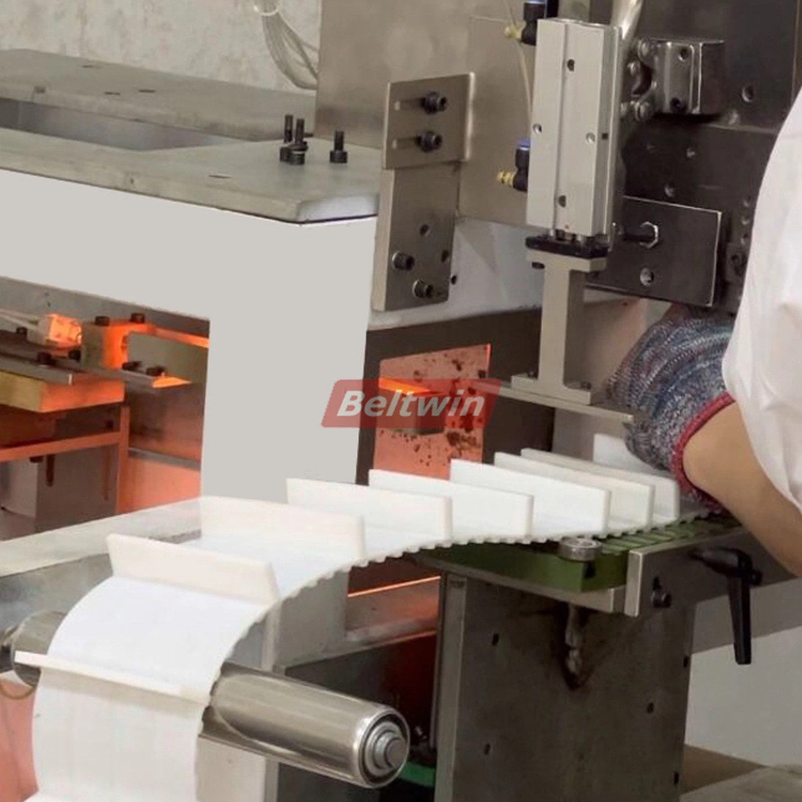 Zahnriemen-Stollenschweißmaschine QC100T