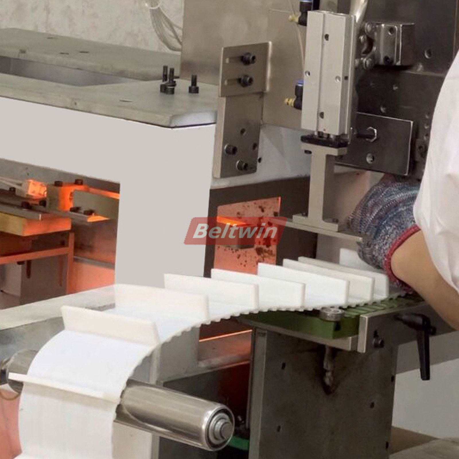 Zahnriemen-Stollenschweißmaschine QC100T