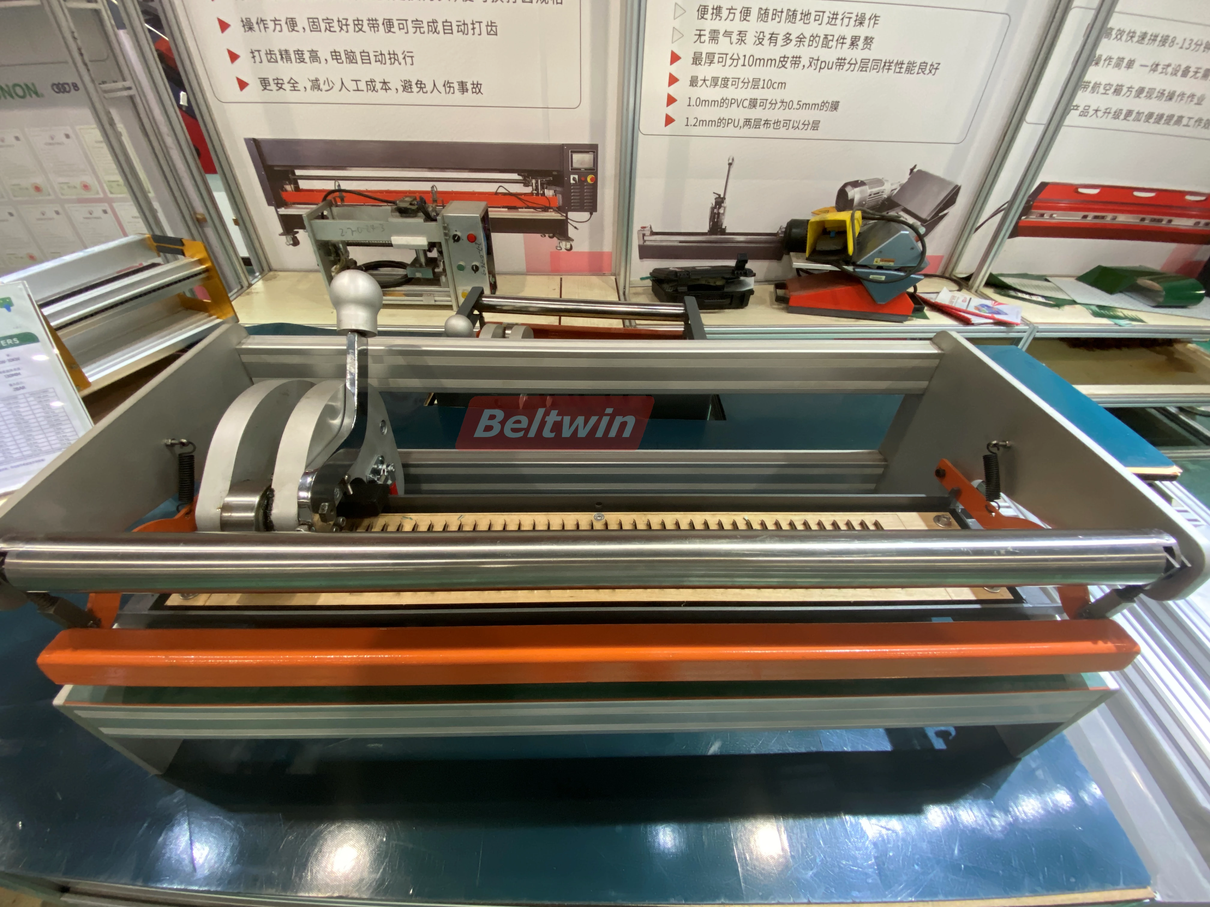 Leichter PVC-PU-Gürtel, manueller Fingerstanzer