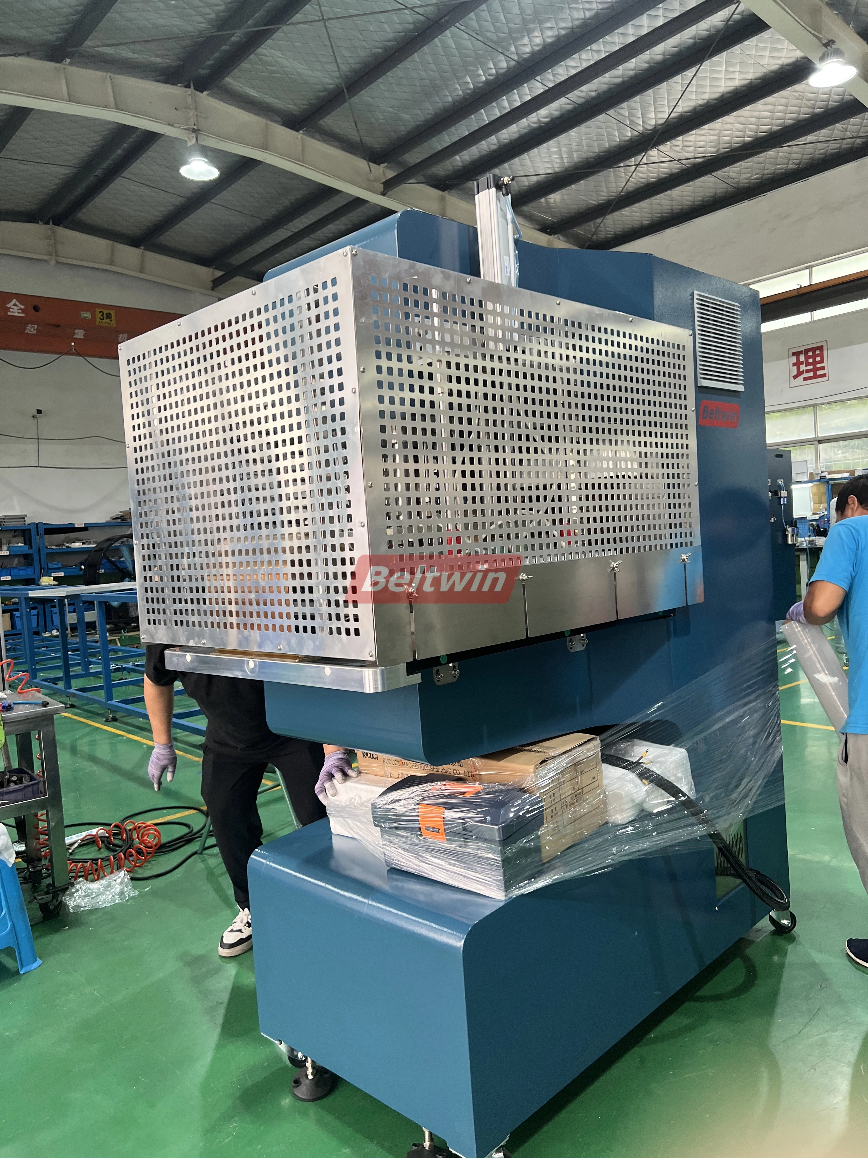 QA-2000 Hochfrequenz-Schweißgerät für PVC-PU-Gurtstollen, V-Führung, Seitenwand