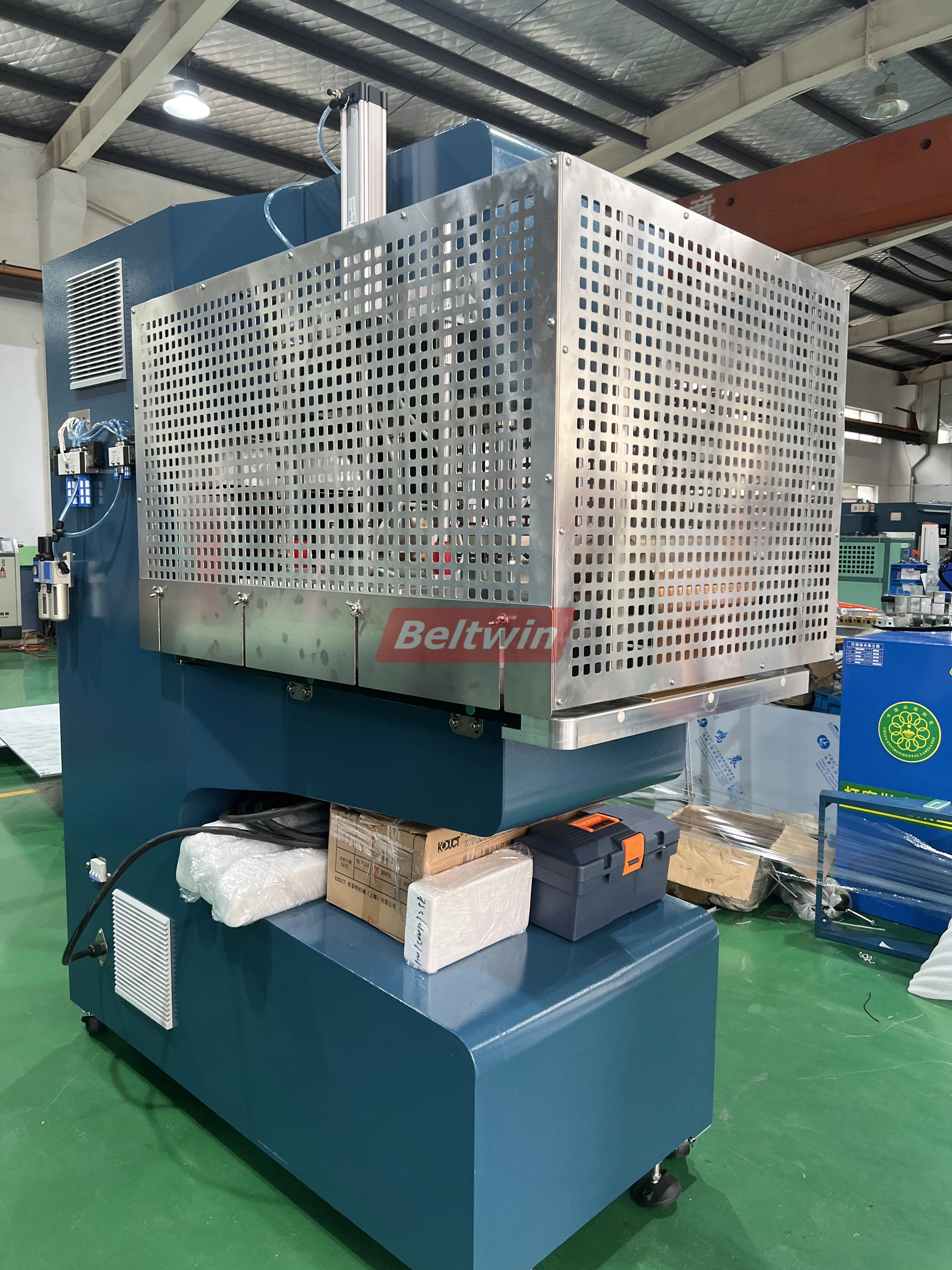 QA-2000 Hochfrequenz-Schweißgerät für PVC-PU-Gurtstollen, V-Führung, Seitenwand