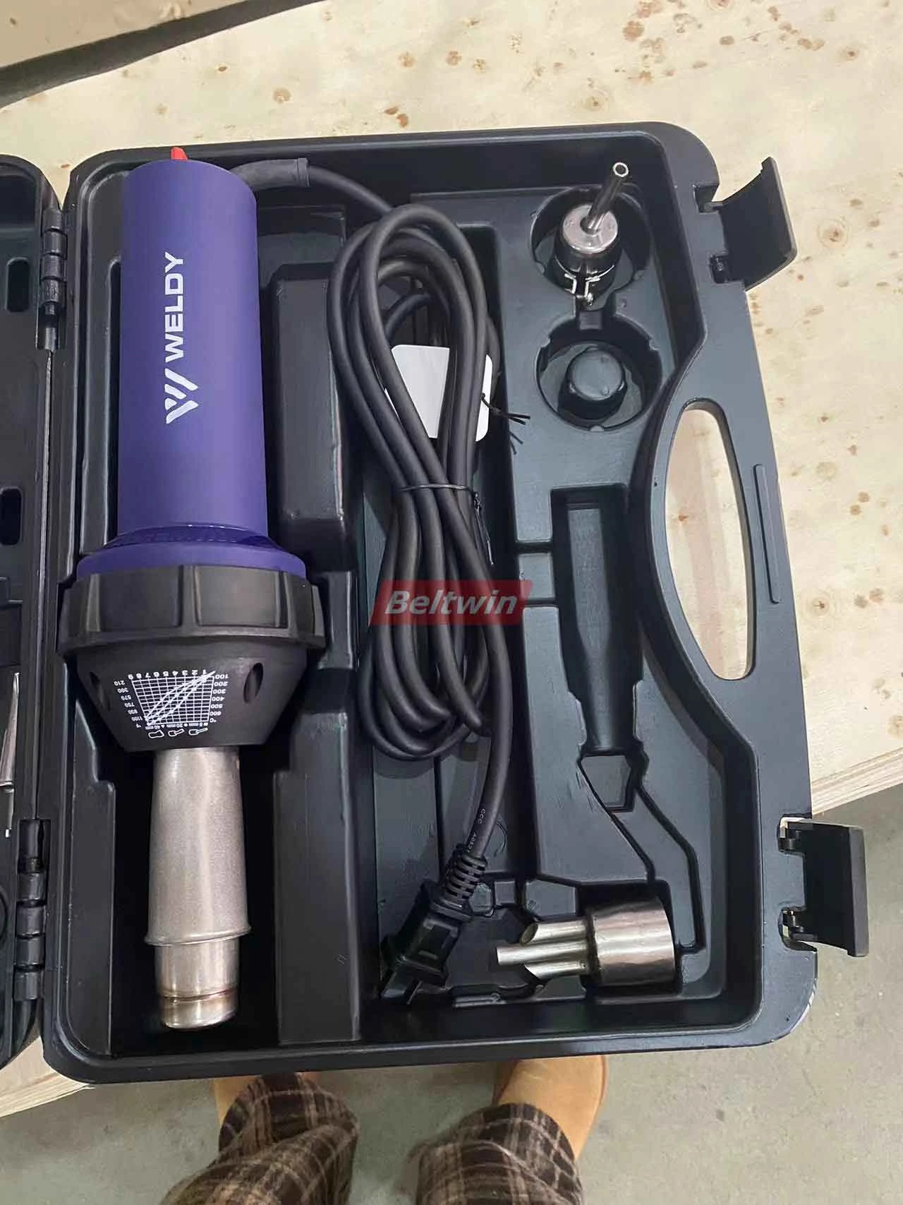 Führungsschweißmaschine für Längsprofile QB1300H-2000H (europäische Version)