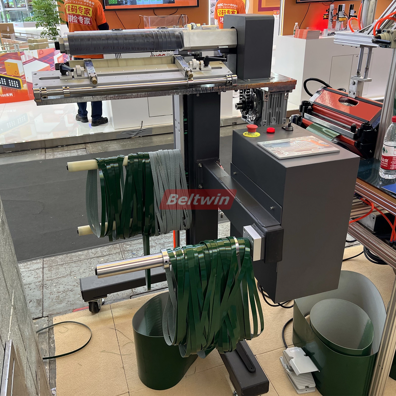 Endlosband-Schneidemaschine CD350 für PVC/PU, Teflon, Zahnriemen