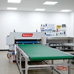 Vollautomatische Fingerlochstanze für Laufbandgurte